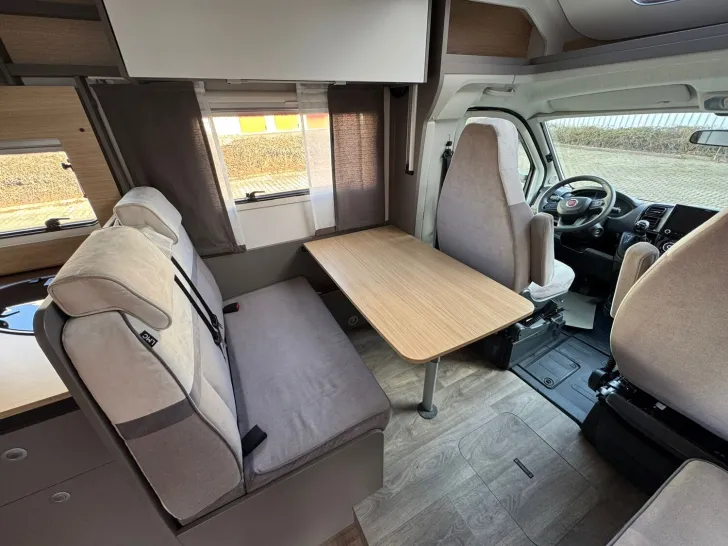 Fahrzeugbild LMC Tourer Lift H 630 Rahmenfenster / Franz. Bett #4