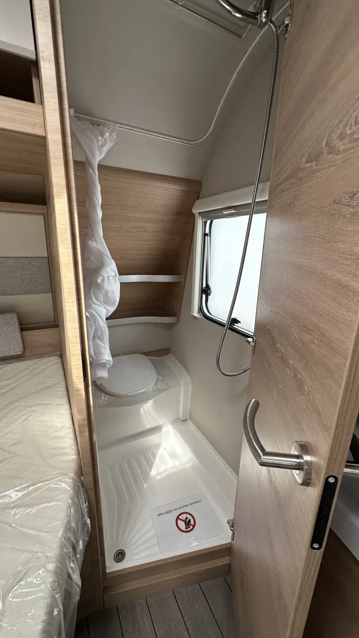 Fahrzeugbild Knaus Südwind 450 FU Black Selection Duschausbau #18