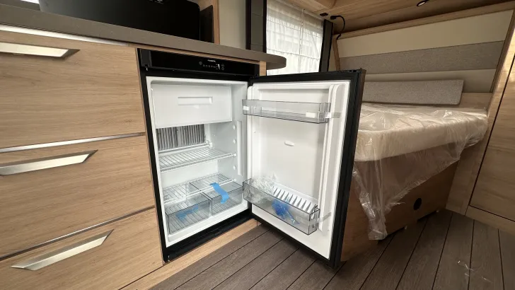Fahrzeugbild Knaus Südwind 450 FU Black Selection Duschausbau #16
