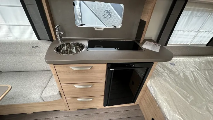 Fahrzeugbild Knaus Südwind 450 FU Black Selection Duschausbau #14