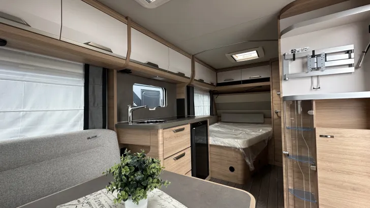 Fahrzeugbild Knaus Südwind 450 FU Black Selection Duschausbau #8