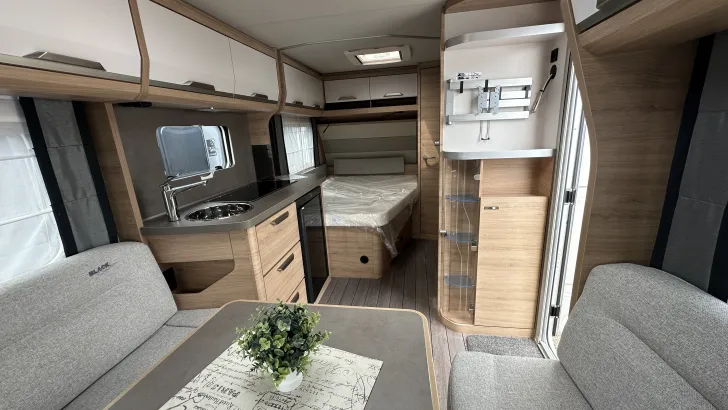 Fahrzeugbild Knaus Südwind 450 FU Black Selection Duschausbau #7