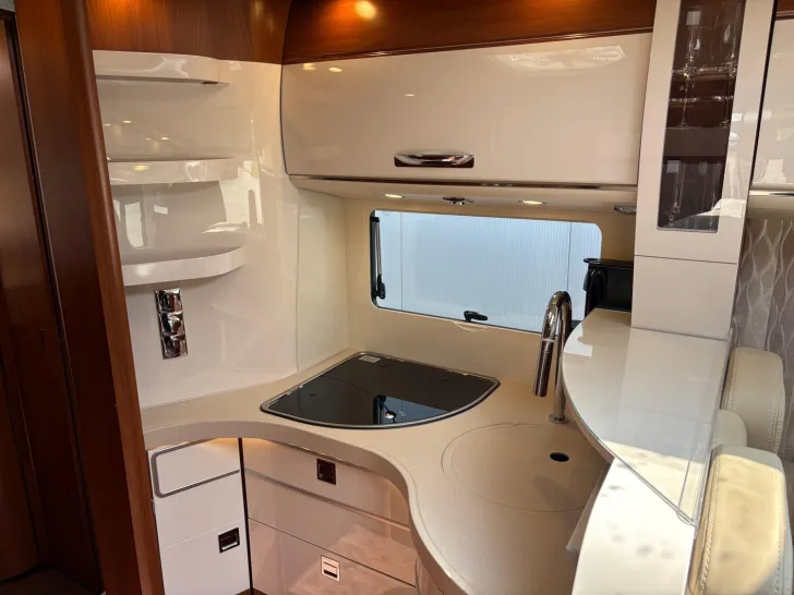 Fahrzeugbild Carthago chic c-line superior I 4.9 LE L UVP: 172.995,- E #12