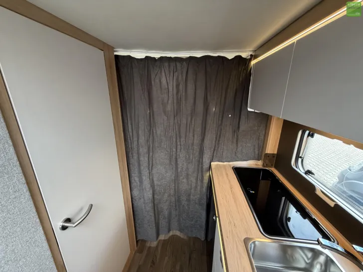 Fahrzeugbild Knaus Sport 460 EU Einzelbetten 1600kg Fahrradträger #24