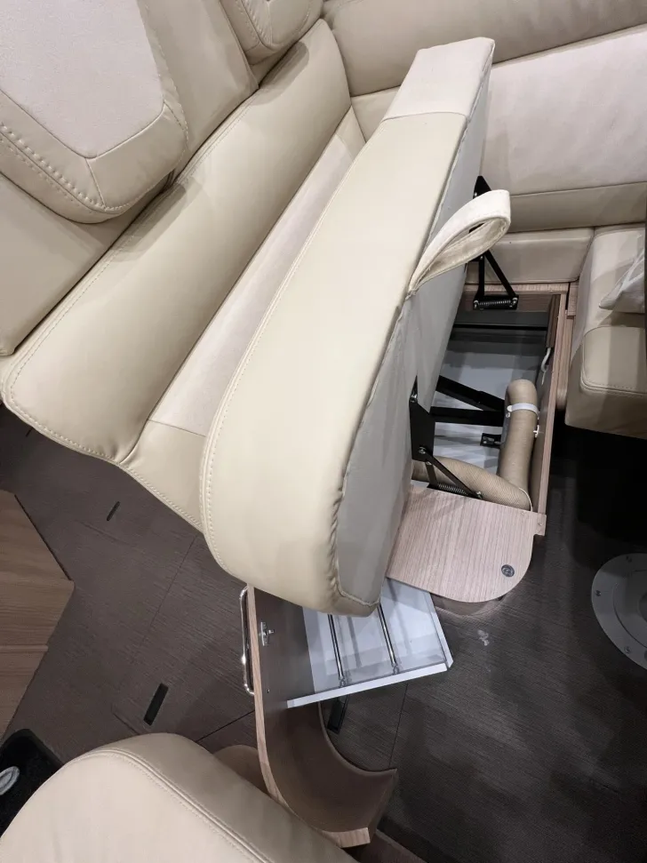 Fahrzeugbild Carthago c-tourer T 148 LE H Mercedes (533) #34