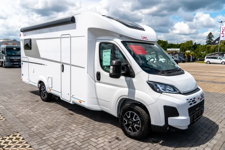 Fahrzeugbild LMC Tracer 730 EL *Mj.26*Hubbett*Einzelb.*Winterpack #1