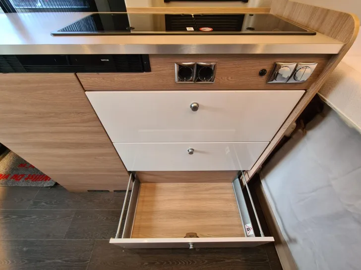 Fahrzeugbild Laika Kosmo 6.4 *Solar*SAT+TV*AHK* #22
