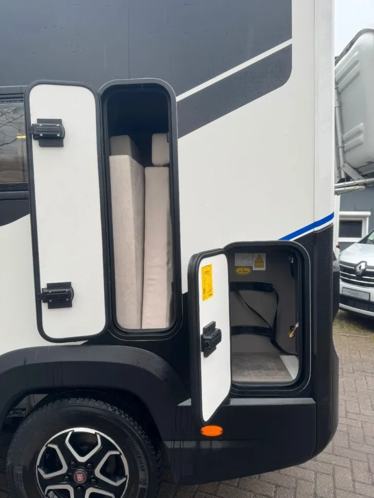 Fahrzeugbild Chausson X 550-Automatik-1.H-Winterpak-Ahk-Solar #9