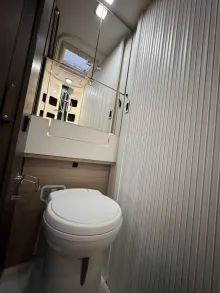 Fahrzeugbild Chausson X 550-Automatik-1.H-Winterpak-Ahk-Solar #35