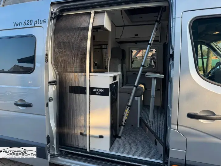 Fahrzeugbild Ahorn Camp Van 620 Plus-Aufstelld-Autom.Längsbetten-Dynavin #11
