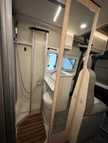 Fahrzeugbild Ahorn Camp Van 620 Plus-Aufstelld-Autom.Längsbetten-Dynavin #31