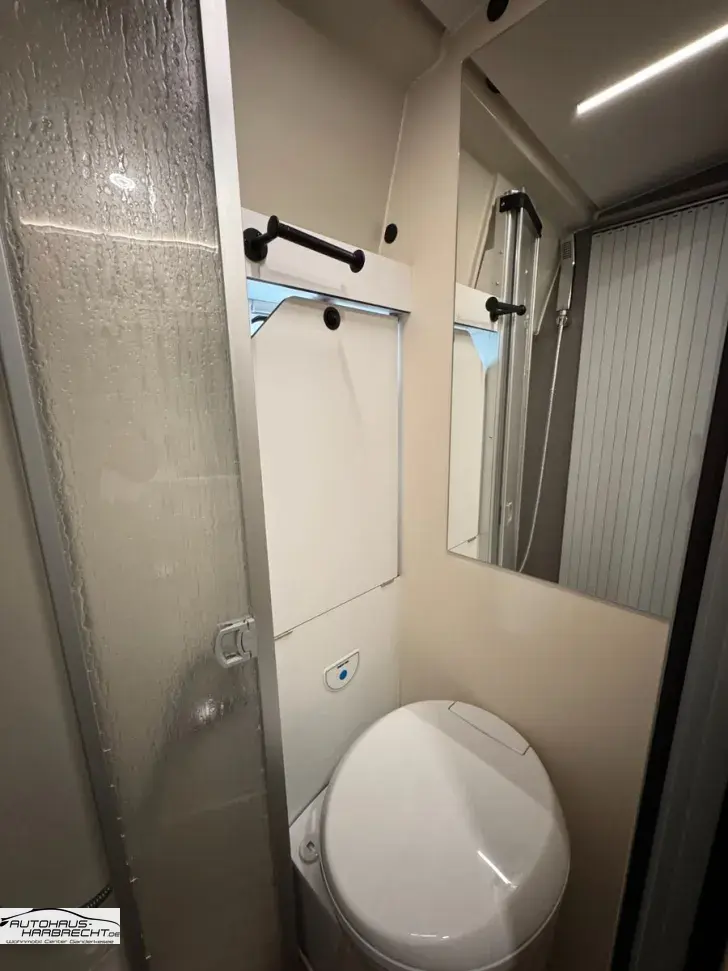 Fahrzeugbild Ahorn Camp Van 620 Plus-Aufstelld-Autom.Längsbetten-Dynavin #33