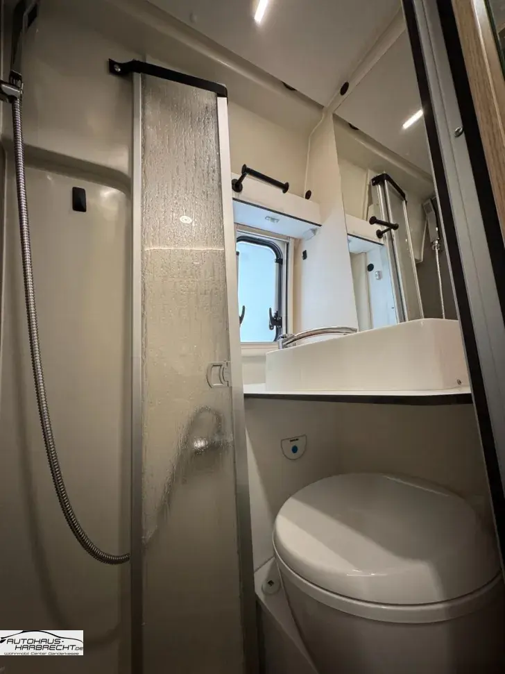 Fahrzeugbild Ahorn Camp Van 620 Plus-Aufstelld-Autom.Längsbetten-Dynavin #34