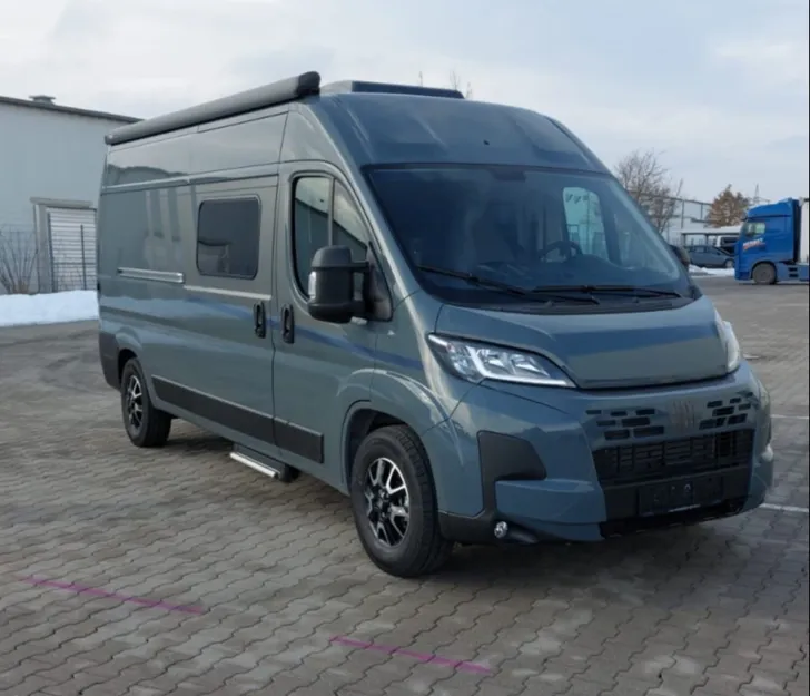 Fahrzeugbild Carado pro CV 602 Längsbetten / Rahmenfenster / PRO #1
