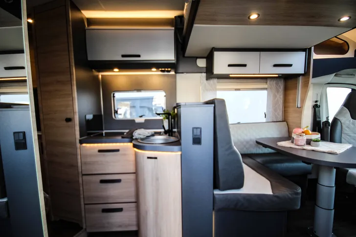 Fahrzeugbild Knaus L!VE WAVE 650 MF Platinum Selection Automatik | Rahmenfenster #5
