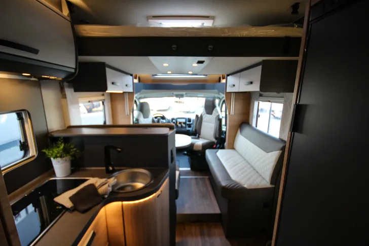 Fahrzeugbild Knaus L!VE WAVE 650 MF Platinum Selection Automatik | Rahmenfenster #6