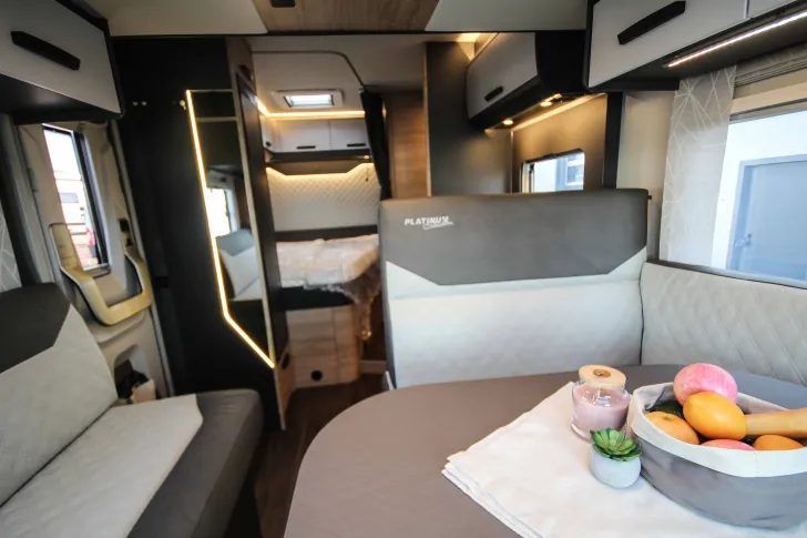 Fahrzeugbild Knaus L!VE WAVE 650 MF Platinum Selection Automatik | Rahmenfenster #7