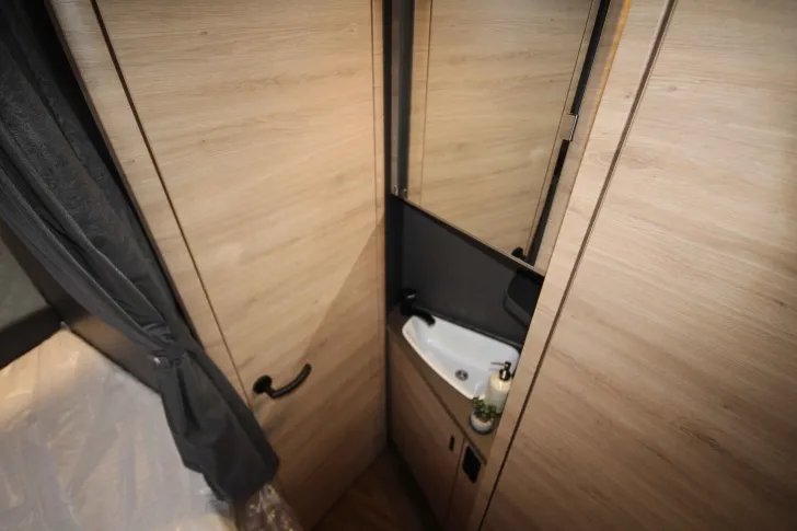 Fahrzeugbild Knaus L!VE WAVE 650 MF Platinum Selection Automatik | Rahmenfenster #13