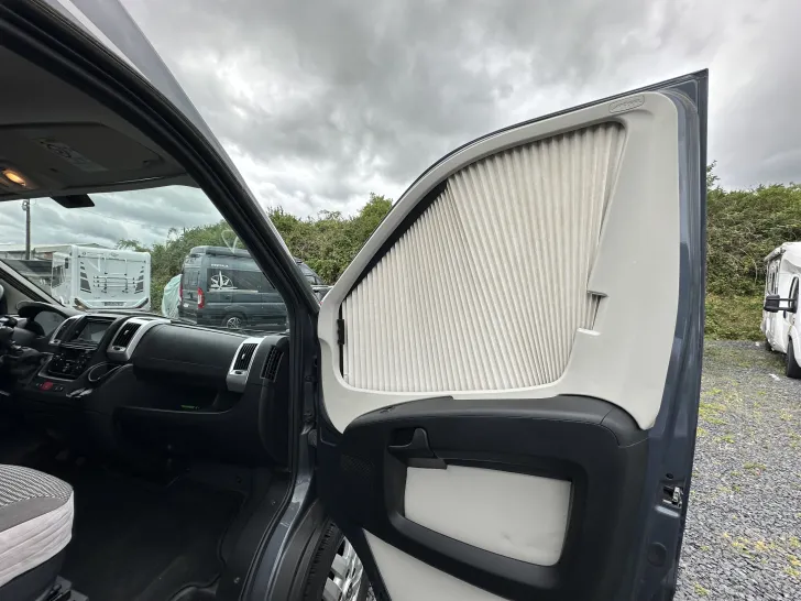 Fahrzeugbild Pössl D-Line 2Win Plus top gepflegt #30