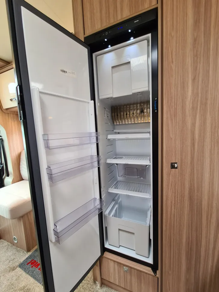 Fahrzeugbild Bürstner Delfin T 660 *Luftfahrwerk*Solar*SAT+TV* #33