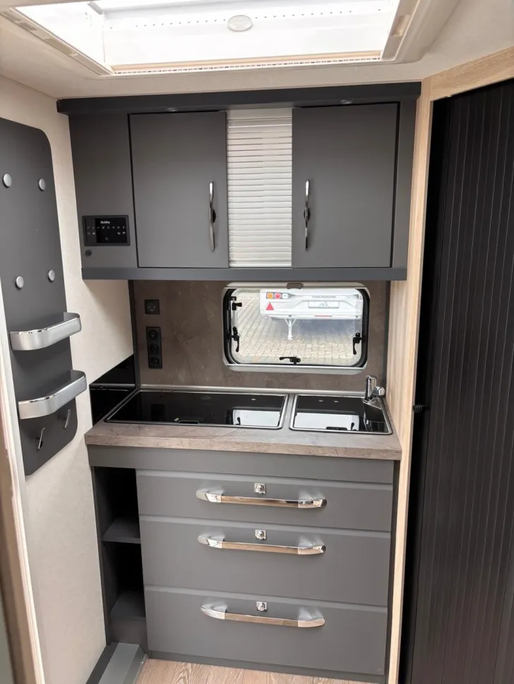 Fahrzeugbild Hobby De Luxe 460 SL #8