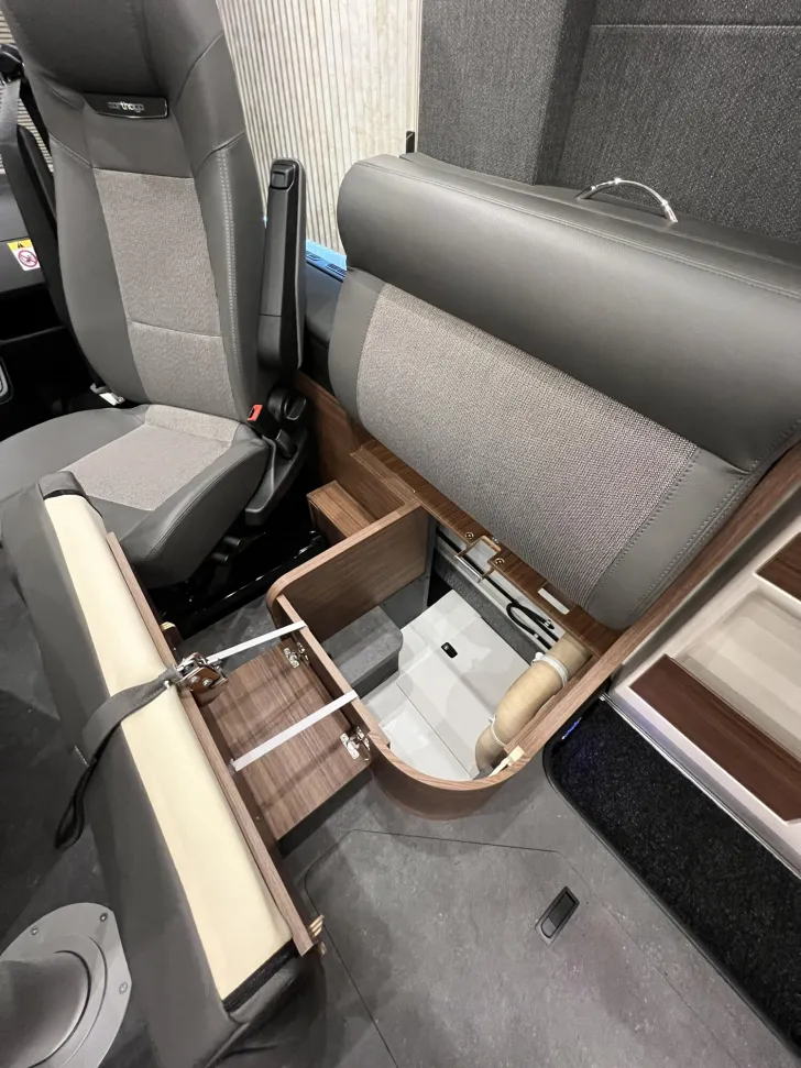 Fahrzeugbild Carthago chic c-line I 4.9 LE L Mercedes (355) #41