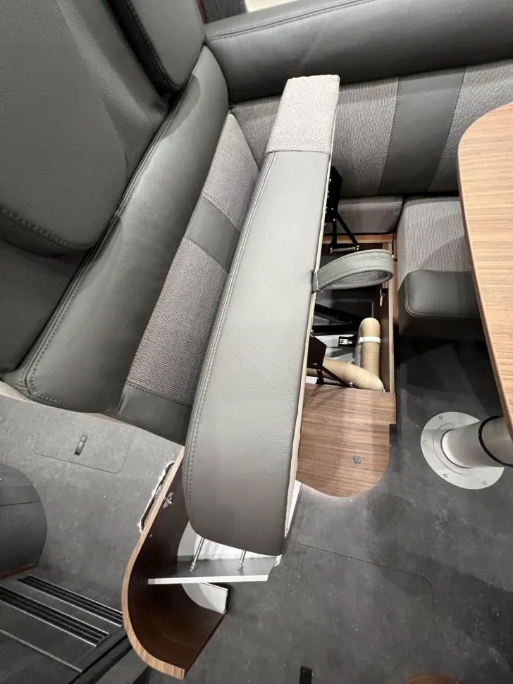Fahrzeugbild Carthago chic c-line I 4.9 LE L Mercedes (355) #42
