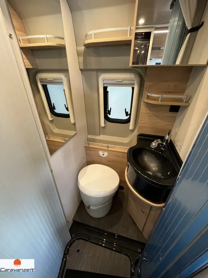 Fahrzeugbild Dethleffs Globetrail 640 HR mit Hubbett 140PS Automatik* #17