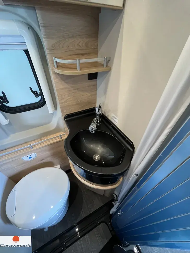 Fahrzeugbild Dethleffs Globetrail 640 HR mit Hubbett 140PS Automatik* #18