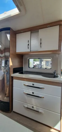 Fahrzeugbild Hobby De Luxe 560 KMFe Nr. 35 - Etagenb., franz. Bett #18