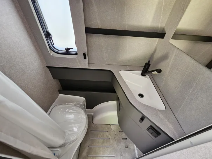 Fahrzeugbild Hymer Eriba Eriba Novaline 470 1.600kg, Elegance, Combi 4E #9