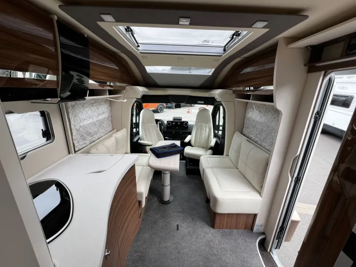 Fahrzeugbild Eura Mobil Contura 766 EF AT9G Comfort+Luminary+Markise #7