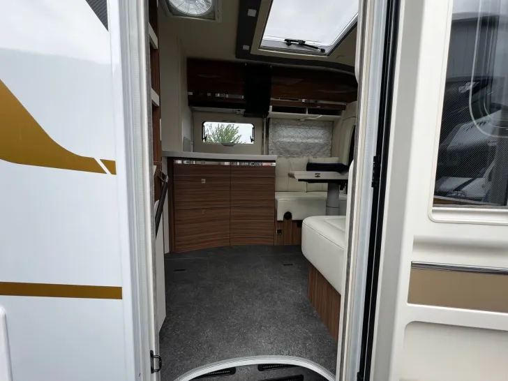 Fahrzeugbild Eura Mobil Contura 766 EF AT9G Comfort+Luminary+Markise #8