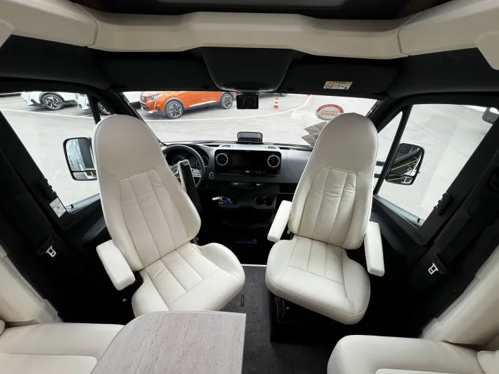 Fahrzeugbild Eura Mobil Contura 766 EF AT9G Comfort+Luminary+Markise #16