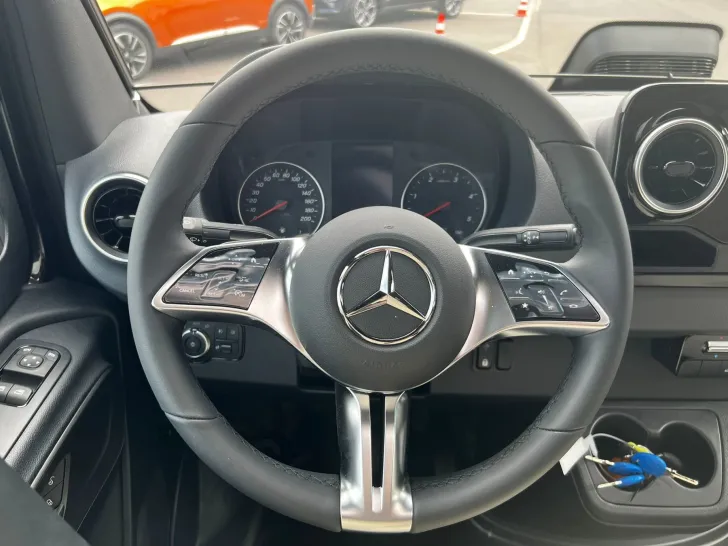 Fahrzeugbild Eura Mobil Contura 766 EF AT9G Comfort+Luminary+Markise #18
