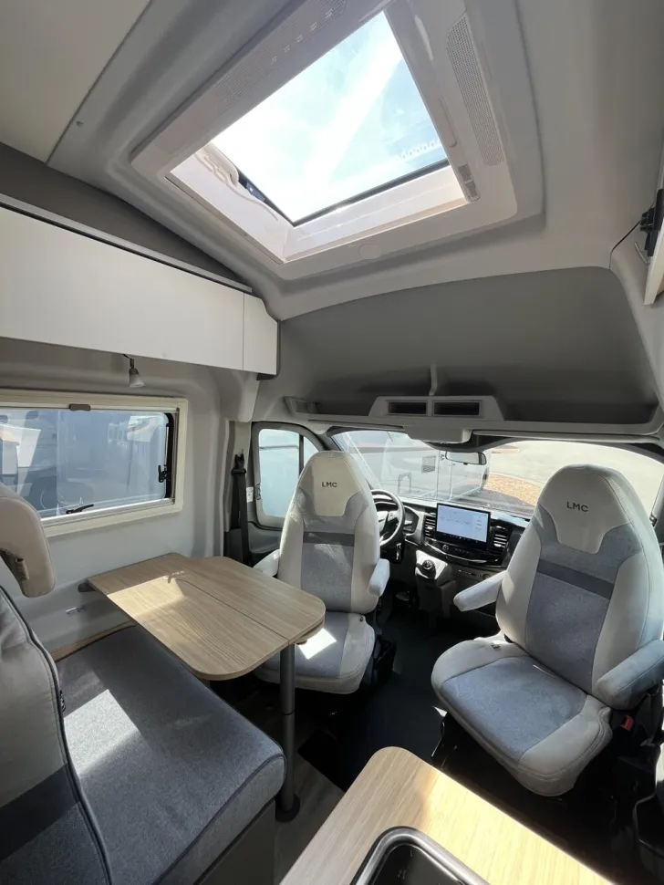 Fahrzeugbild LMC Innovan Ford 592 #8