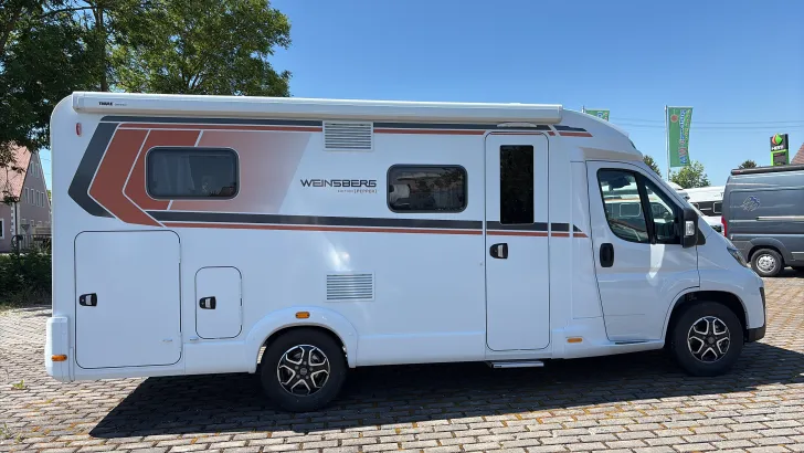 Seitlich Weinsberg CaraCompact EDITION PEPPER 600 MEG Sofort verfügbar/ Automatik