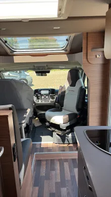 Sicht vorne-hinten Weinsberg CaraCompact EDITION PEPPER 600 MEG Sofort verfügbar/ Automatik