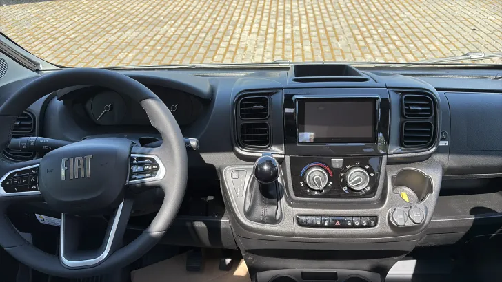 Fahrerhaus Weinsberg CaraCompact EDITION PEPPER 600 MEG Sofort verfügbar/ Automatik