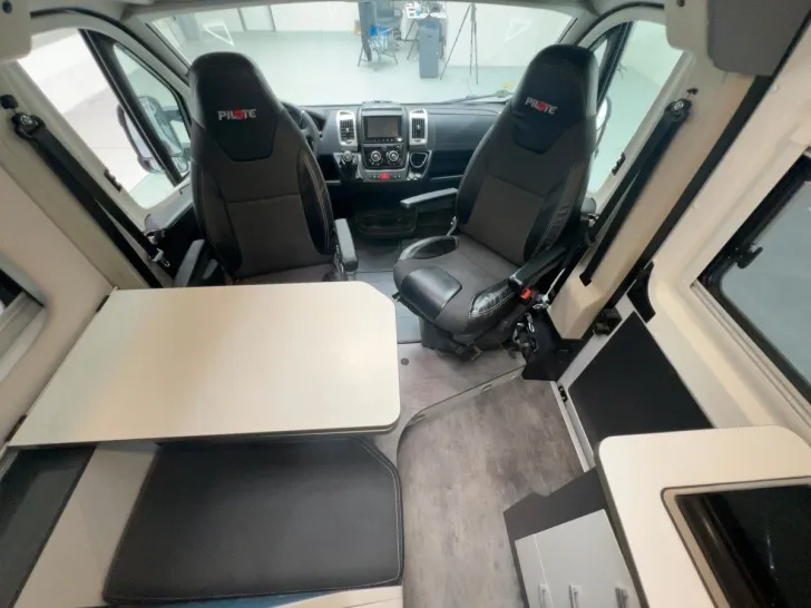 Fahrzeugbild Pilote V 600 J/Einzelbetten/Markise/Solar/FINANZIERUNG #8