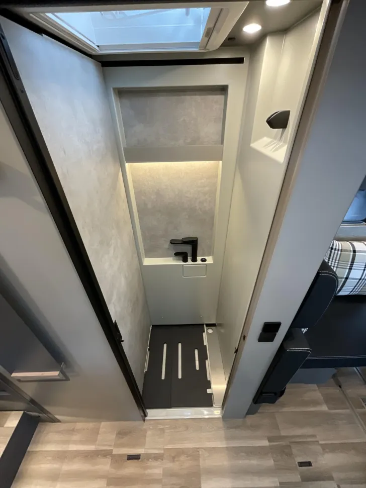 Fahrzeugbild Niesmann + Bischoff iSmove 6.9 E #12