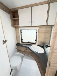 Fahrzeugbild Fendt Bianco Activ 550 KMG/2.000 kg/Einzelbettauszug #19