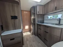 Fahrzeugbild Kabe Smaragd 540 GLE 2000kg/Citywasser/ATC/Duo Control/Kompressorkühlschrank #9