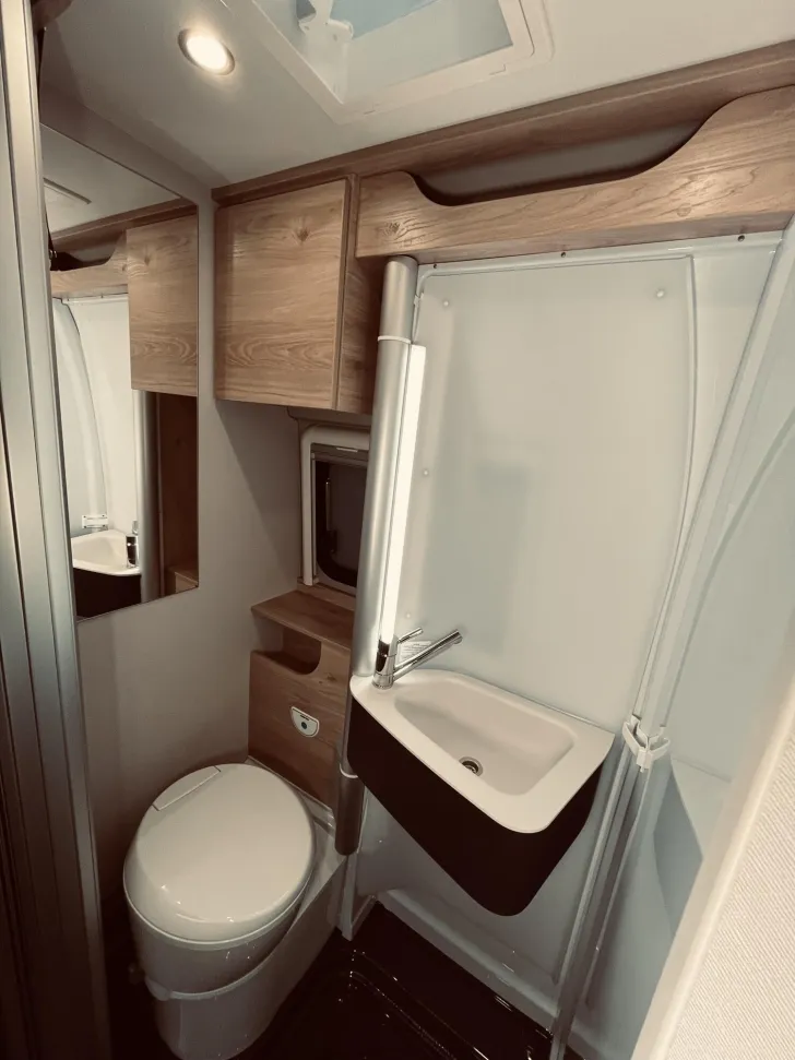 Fahrzeugbild Dethleffs Globetrail 600 DS Schwenkbad, Solar, AHK #15