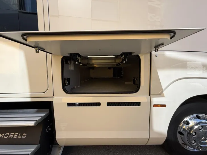 Fahrzeugbild Morelo Empire Liner 93 LO Slide Out #9
