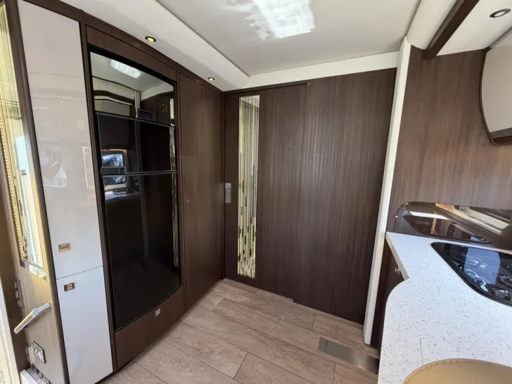 Fahrzeugbild Morelo Empire Liner 93 LO Slide Out #18