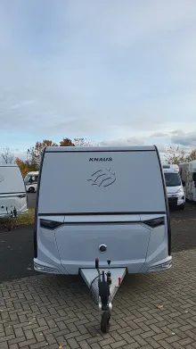 Frontal Vorne Knaus Südwind 460 EU Black Selection inkl. Markise in schwarz