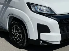 Fahrzeugbild Bürstner Signature SFT 7.1 Hubbett+Küchen+Technik/Design #3