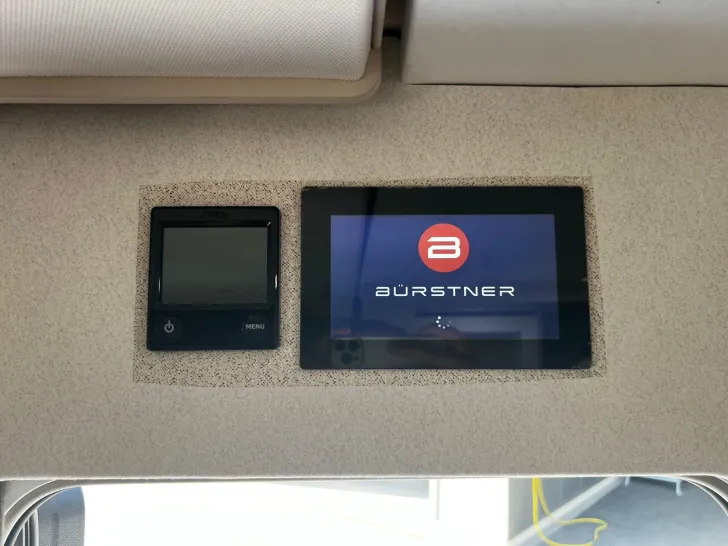 Fahrzeugbild Bürstner Signature SFT 7.1 Hubbett+Küchen+Technik/Design #17