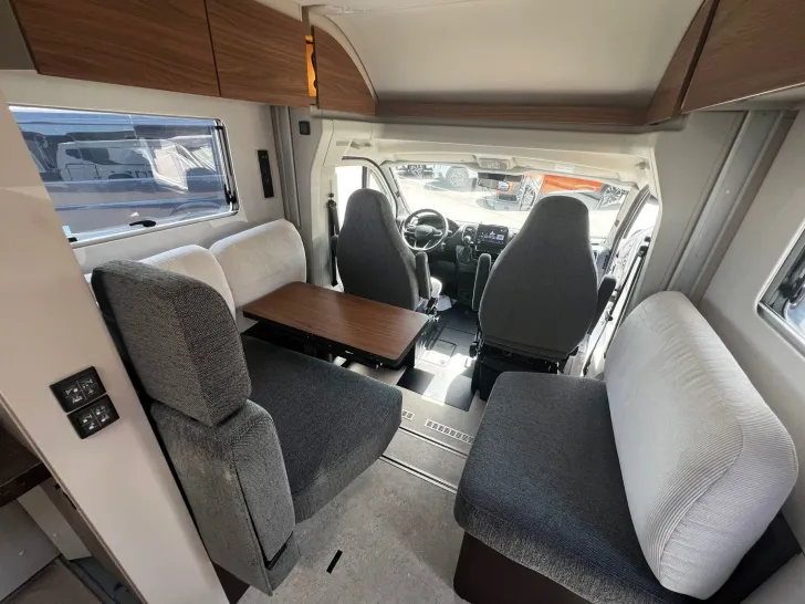 Fahrzeugbild Bürstner Signature SFT 7.1 Hubbett+Küchen+Technik/Design #18